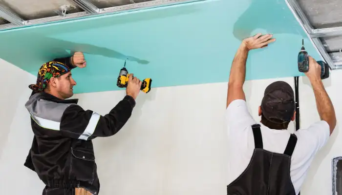 Asma tavan alcipan uygulamasi yapilan ic mekan calismasi