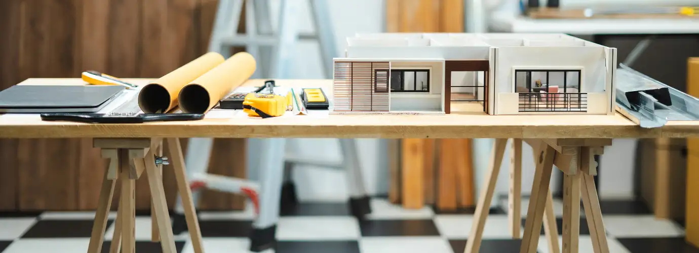 Dekorasyon ustası tarafından iç mekanda tadilat ve uygulama çalışması